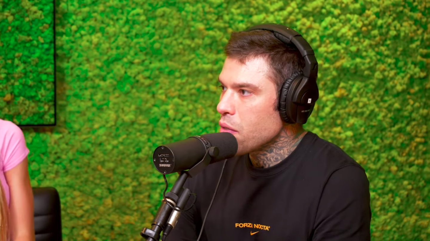 Copertina per «Udine è in Trentino», la gaffe di Fedez che fa sorridere Taylor Mega